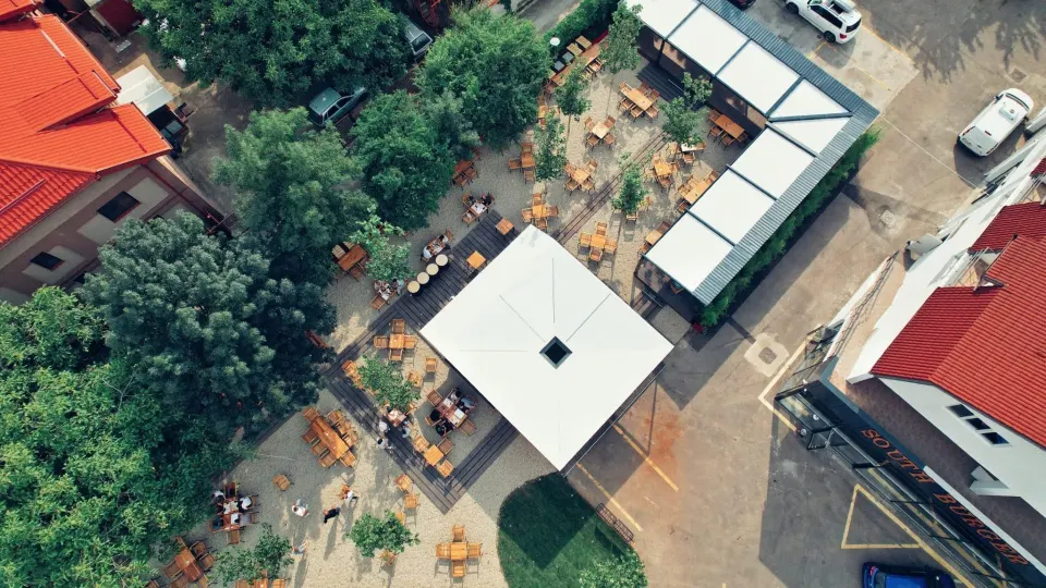 South Burger — amenajare terasă de restaurant