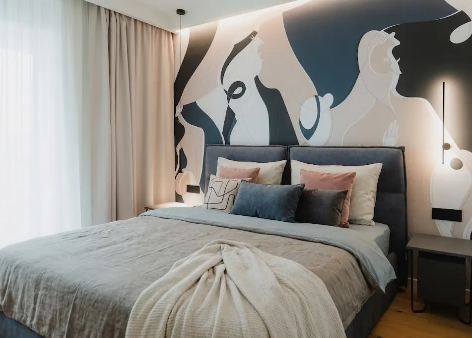 Home — dormitor cu tapet mural figurativ Vladila, pat tapițat cu tăblie înaltă